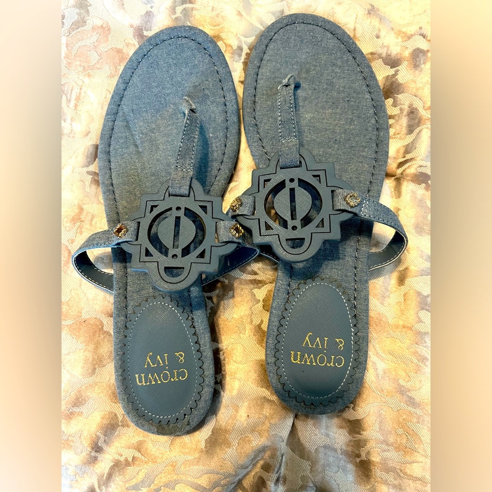 Crown & Ivy Sandals size 9
